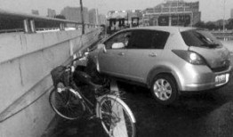 最新车祸新闻爆料,多车连环相撞引发交通瘫痪”